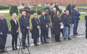 - (Jasna Vojnić položila vijenac za braću Abjano / )