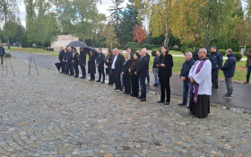 - (Jasna Vojnić položila vijenac za braću Abjano / )