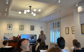 - (Od školskih klupa do poslovnog svijeta / )