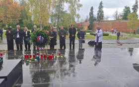 - (Jasna Vojnić položila vijenac za braću Abjano / )