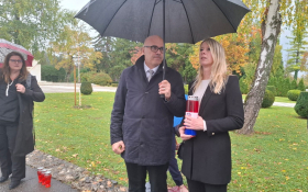 - (Jasna Vojnić položila vijenac za braću Abjano / )