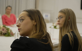 - (Stipendije za učenike i studente / )