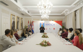 - (Stipendije za učenike i studente / )