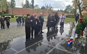 - (Jasna Vojnić položila vijenac za braću Abjano / )