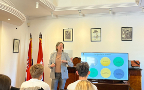 - (Od školskih klupa do poslovnog svijeta / )