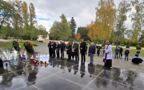 - (Jasna Vojnić položila vijenac za braću Abjano / )