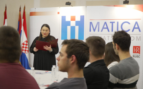 - (Stipendije za učenike i studente / )