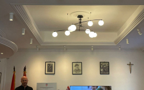 - (Od školskih klupa do poslovnog svijeta / )