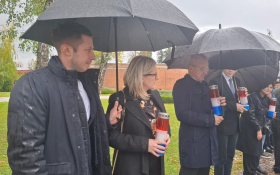 - (Jasna Vojnić položila vijenac za braću Abjano / )