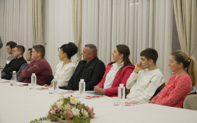 - (Stipendije za učenike i studente / )