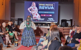 - (Etno modna revija u Beregu / )