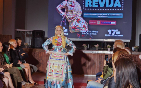  - (Etno modna revija u Beregu / )