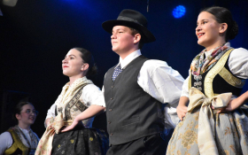  - (Kolo, kolo, bit će pir / )