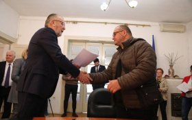  - (Svečano primljeni novi državljani / )