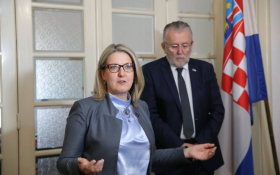  - (Svečano primljeni novi državljani / )