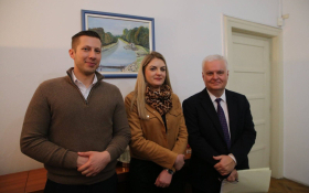  - (Svečano primljeni novi državljani / )