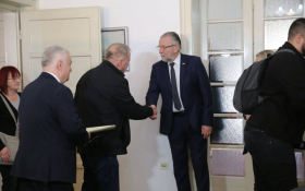  - (Svečano primljeni novi državljani / )