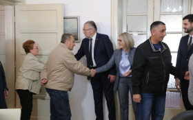  - (Svečano primljeni novi državljani / )