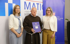  - (Ministrica Nataša Mikuš Žigman uručila ugovor / )