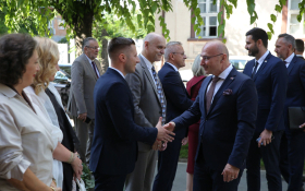  - (U Subotici svečano primljeni novi državljani  / )