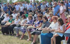  - (Hrvatski Majur / )