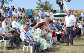  - (Hrvatski Majur / )