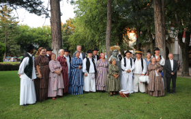  - (Risarska pogodba i raskoš folklora uoči sredi / )
