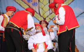  - (Risarska pogodba i raskoš folklora uoči sredi / )