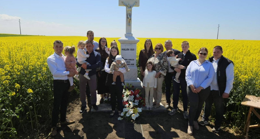 Obitelj Ivanković obnovila križ