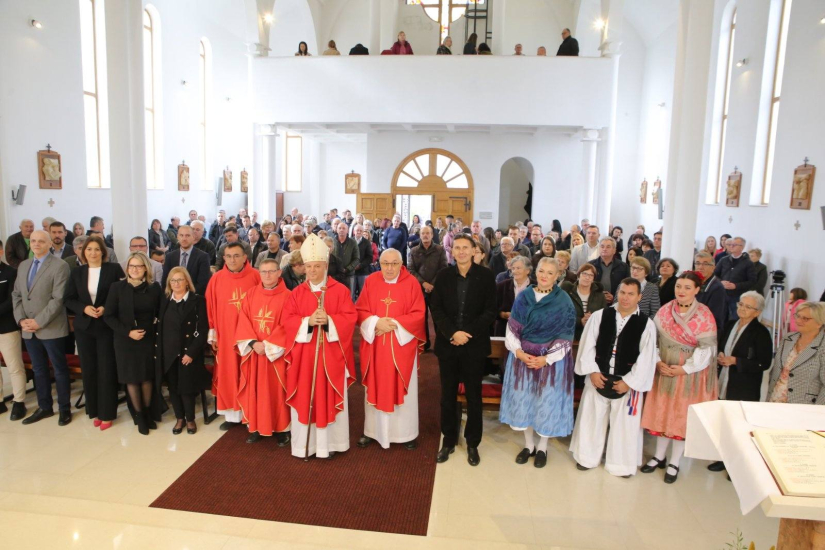 Susret Hrvata iz Srbije i prognanih iz Srijema u Kuli pokraj Požege