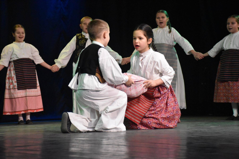 »Kolo, kolo, bit će pir«