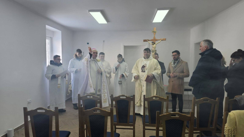 Biskup Fazekaš blagoslovio obnovljenu župnu kuću u Beregu