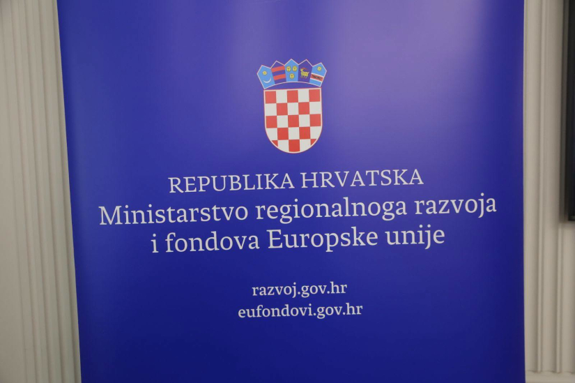Ministrica Nataša Mikuš Žigman uručila ugovore za prekogranične projekte