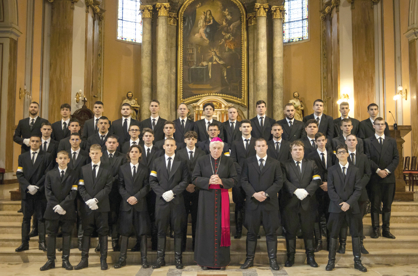 Mladići u ulozi čuvara  već 60 godina 