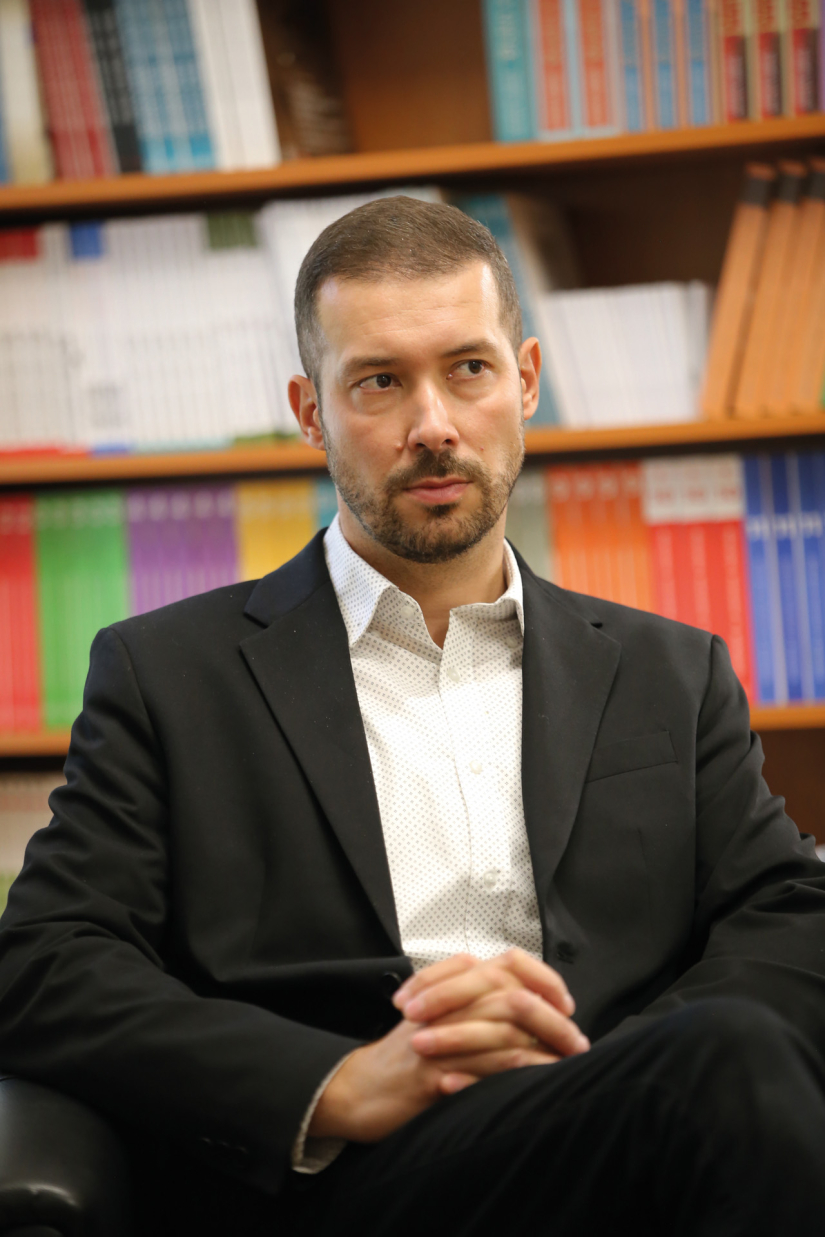 Djelovati integrativno  u okviru hrvatske kulturne  scene u Srbiji