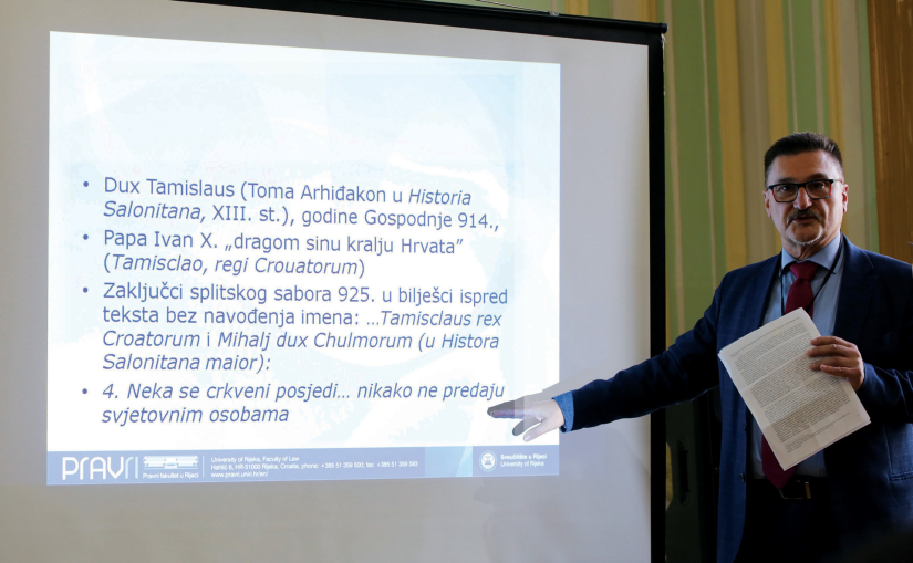 Postoji romantično i znanstveno  tumačenje povijesti 