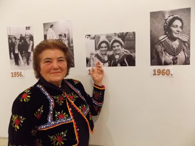 Lišće pada, na udaju misli cura mlada