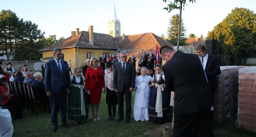 Blagoslovljen početak radova na...