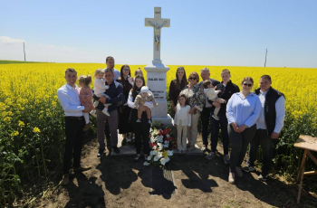 Obitelj Ivanković obnovila križ