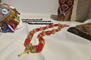 U Somboru otvorena izložba »Igra staklenih perli«