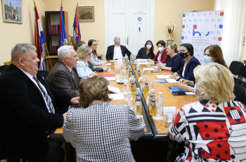 Za zajamčene mandate nenadležna, za školski centar obećanje