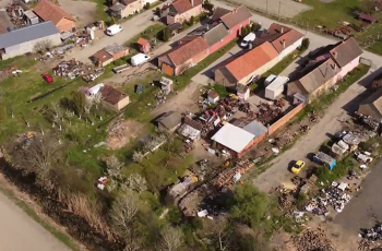 Vajska, selo koje se guši u dimu spaljene plastike