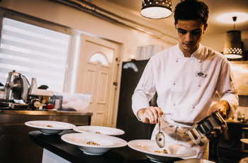 Umjetnik u visokoj gastronomiji