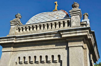 Najveća i najmanja kapela  u Senćanskom groblju