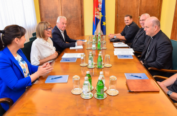 Susret Maje Gojković i biskupa Fabijana Svaline: O očuvanju vjerske i kulturne baštine 