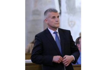 Za fotelju sve, fotelju nizašto: Kaurić prozvao Žigmanova zbog ogranka u Zemunu