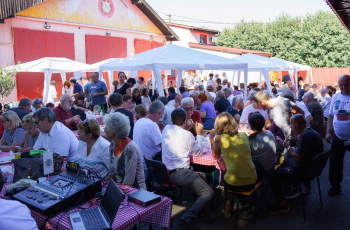 Stignemo družiti se, popričati i zbližiti se