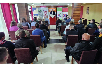 Uključiti manjinske politike u politiku cijele zemlje