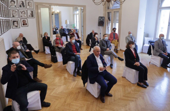 Nijekanje hrvatskog, standardizacija idioma