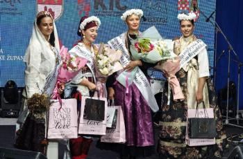 Vesna Barišić iz Argentine najljepša Hrvatica u narodnoj nošnji izvan RH, Martina Dulić iz Srbije prva pratilja